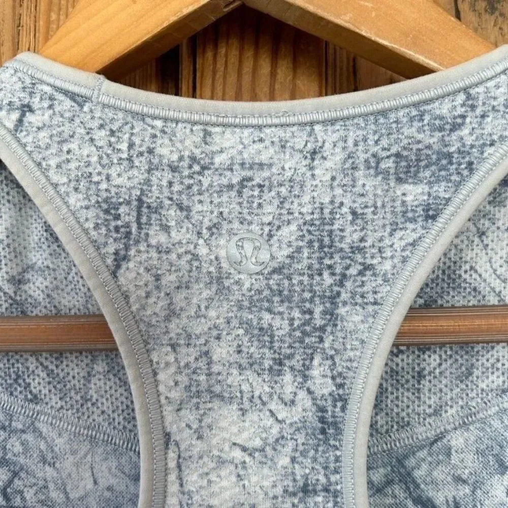 Lululemon Women's Size 6 Ebb to Train Sports‎ Bra Blue White Tie Dye Racerback